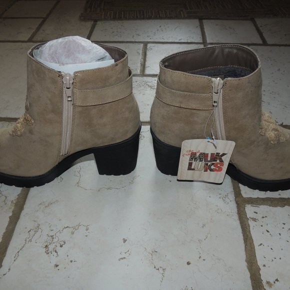 Muk Luks | Boots w/detail NWT Size 7 - Picture 3 of 5